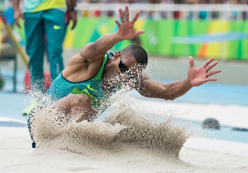 Ricardo Costa levou o ouro no salto em distância para cegos. | SIMON BRUTY FOR OIS/AFP
