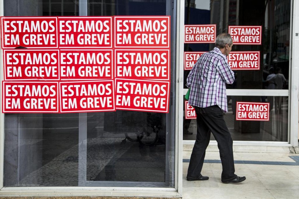 Mobilização em agências de Curitiba durante o ano passado | Henry Milléo/Gazeta do Povo