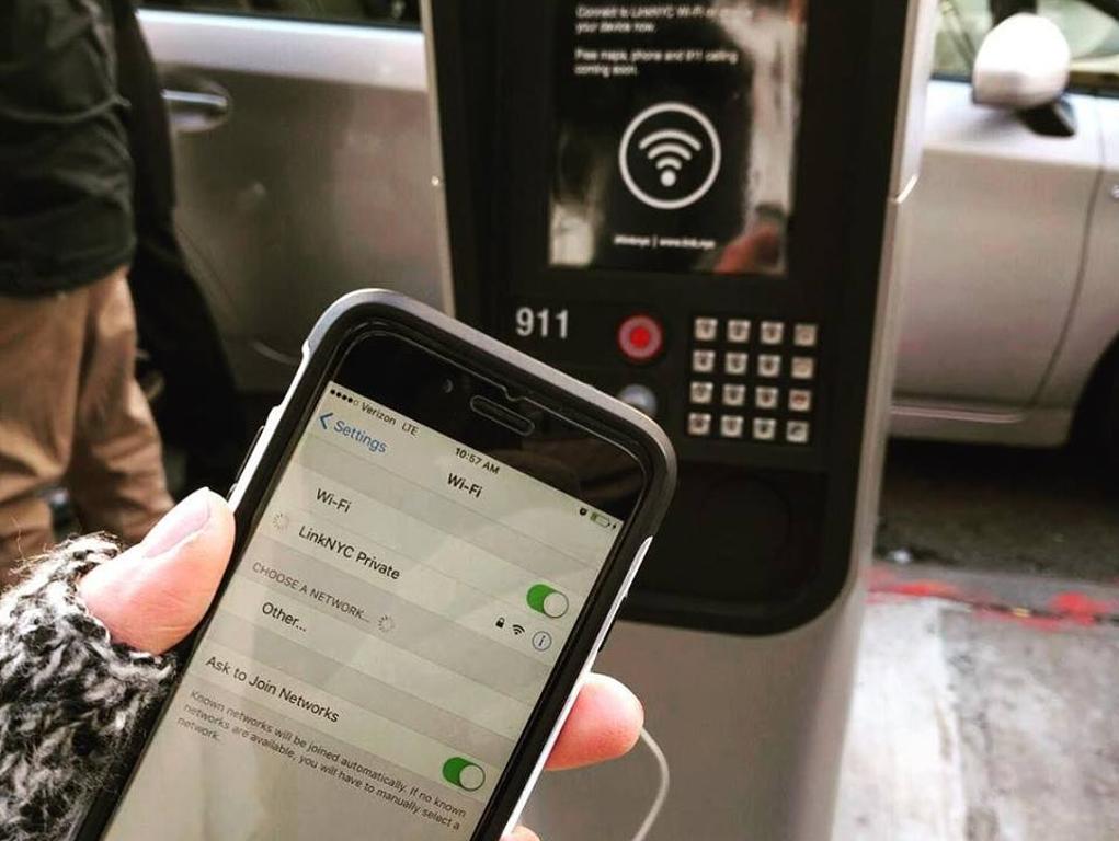 400 totens do LinkNYC foram instalados neste ano em Nova York, mas os planos são para um total de 4,5 mil equipamentos até 2019. | LinkNYCofficial/Reprodução Facebook