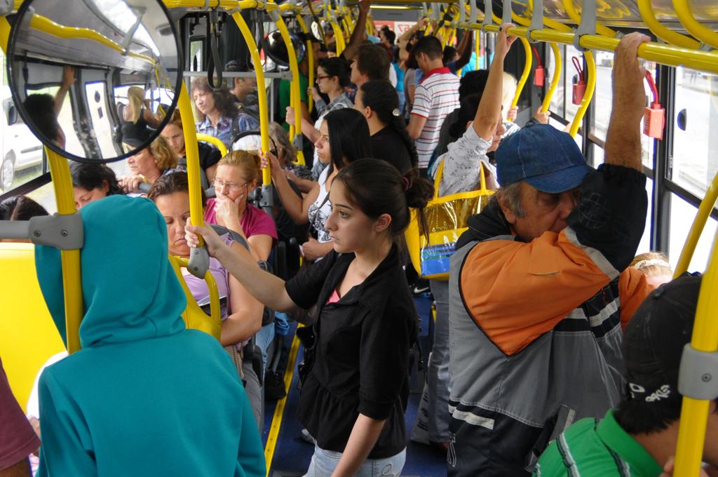 Casos de roubos dentro de ônibus cresceram 17% neste ano | Daniel Caron/Gazeta do Povo/Arquivo