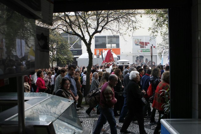 Seguidores acompanharam a procissão pelo centro da cidade | Antônio More