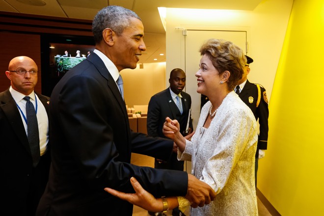 Ex-presidente Dilma cumprimenta o presidente dos Estados Unidos, Barack Obama, durante encontro com o Secretário-Geral das Nações Unidas, Ban Ki-Moon, em 28 de setembro de 2015. | Roberto Stuckert Filho/PR