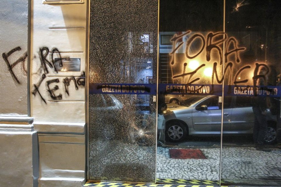 Sede da Gazeta do Povo foi depredada em ato contra o novo governo | Daniel Castellano/Gazeta do Povo