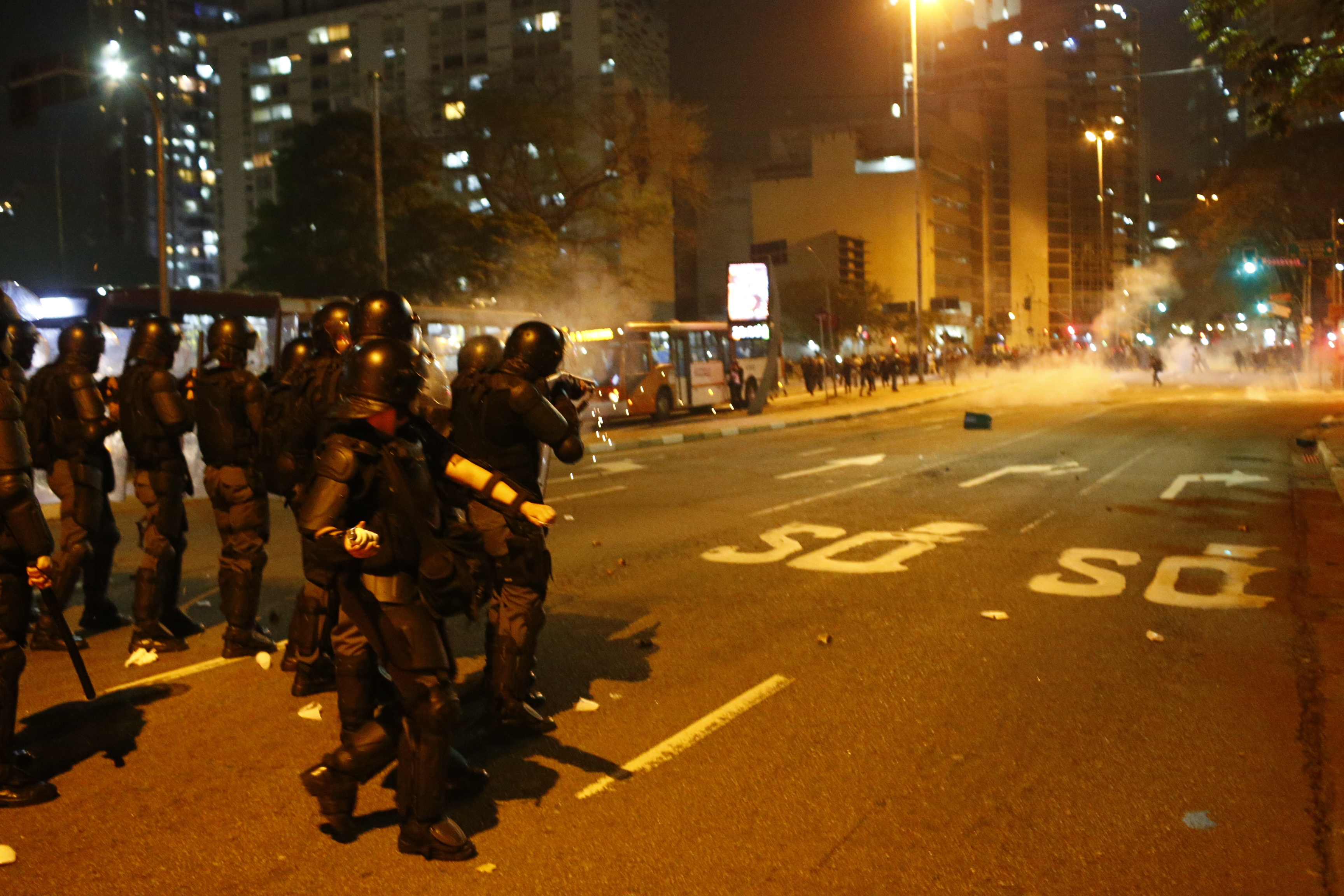 Vandalismo e depredação têm marcado os protestos contra o governo Temer em São Paulo. | Fabio Braga/Folhapress