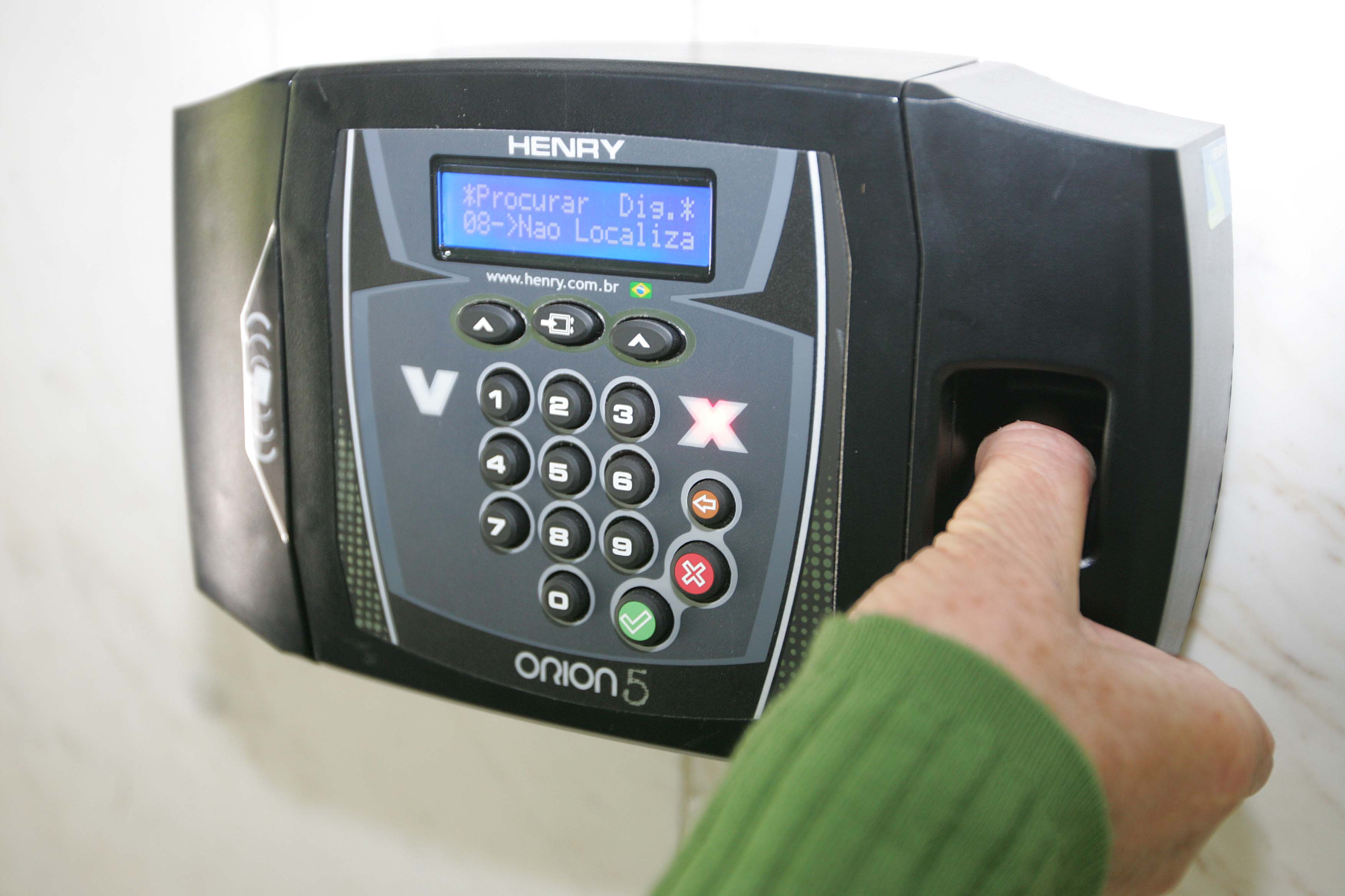 Aumento na jornada diária de trabalho pode ser responsável por aumento de acidentes laborais. | Ivonaldo Alexndre/Gazeta do Povo