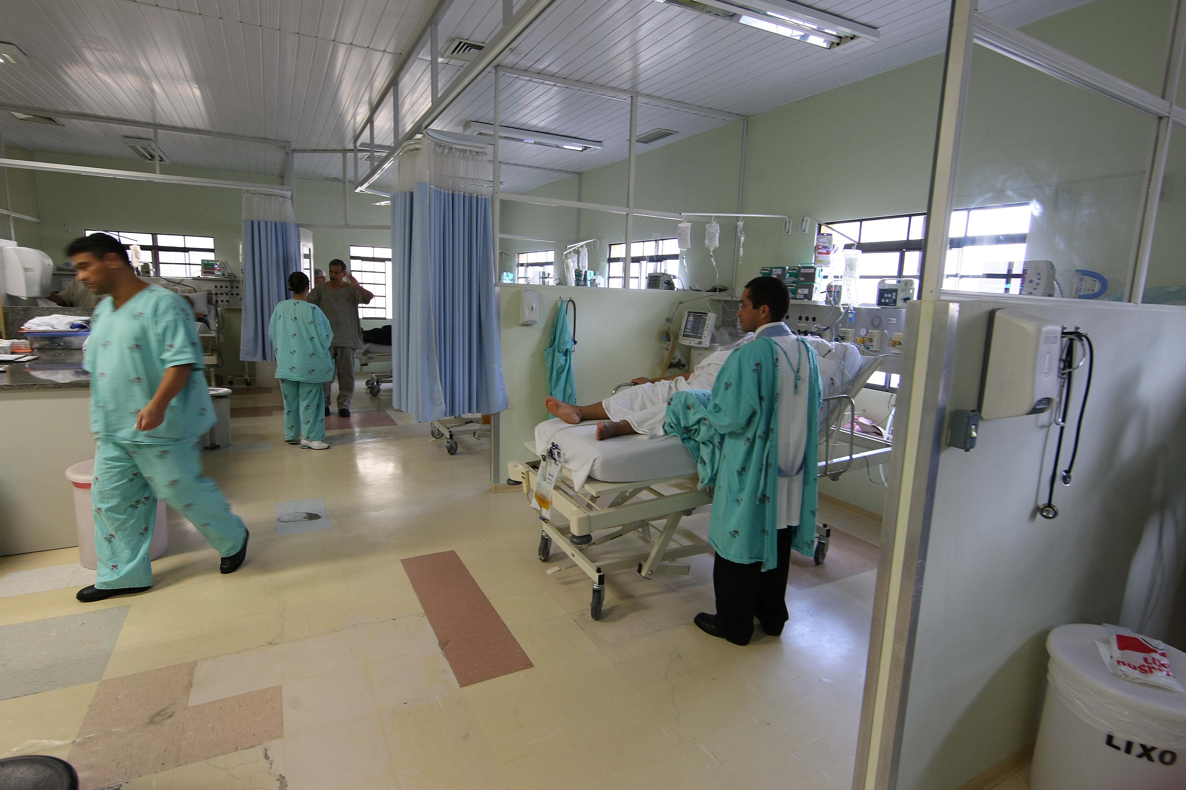 Vagas de UTI: último reajuste da tabela SUS foi em 2013 | Ivonaldo Alexandre / Gazeta do Povo