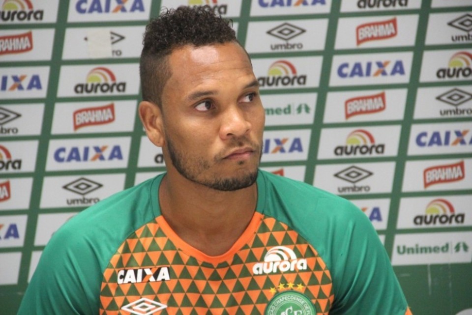 Zagueiro Thiego: “em momento algum eu tive a intenção de machucar o Neto”. | /Chapecoense