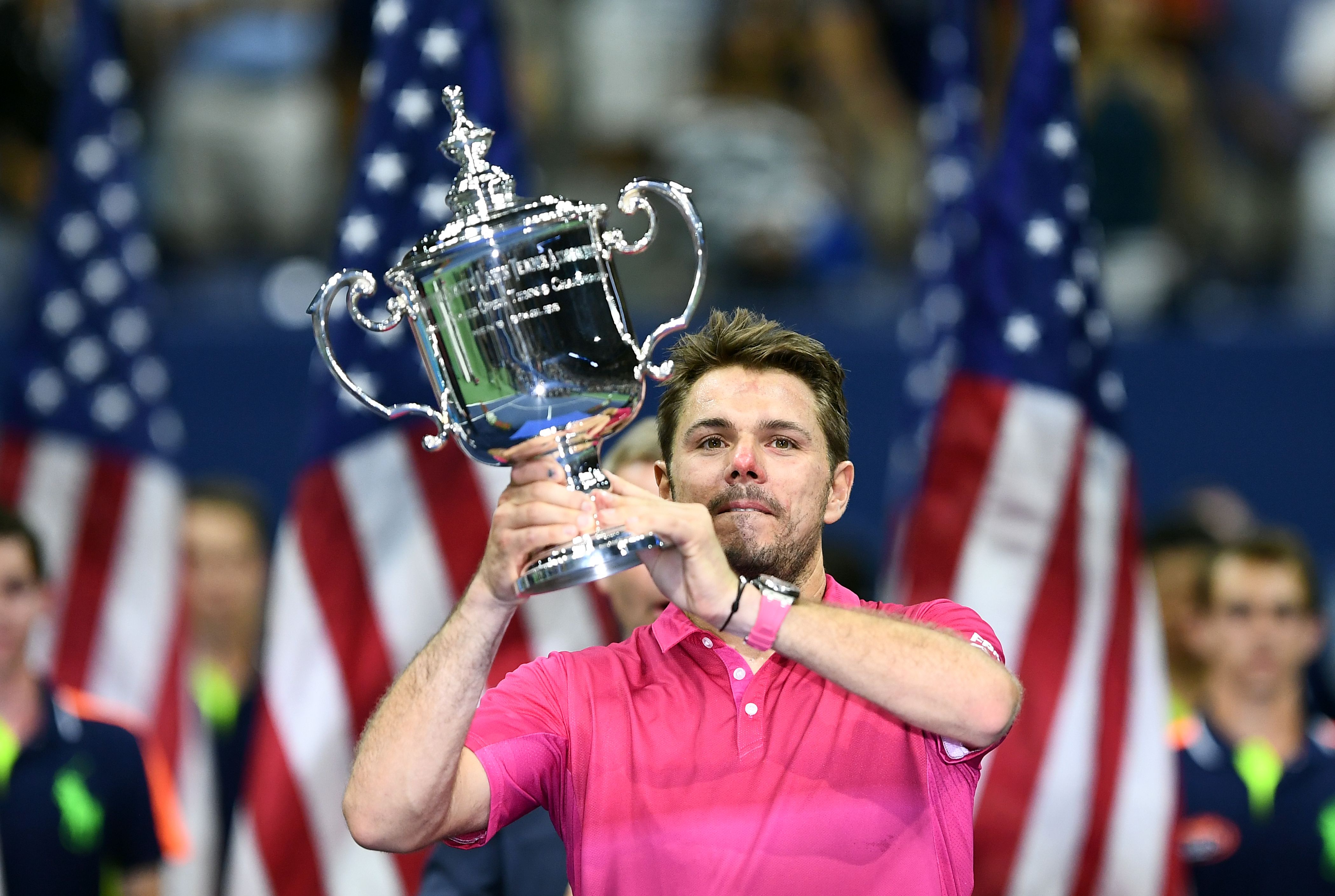 Wawrinka levanta a taça do US Open, seu terceiro Grand Sam vencido na carreira. | JEWEL SAMAD/AFP