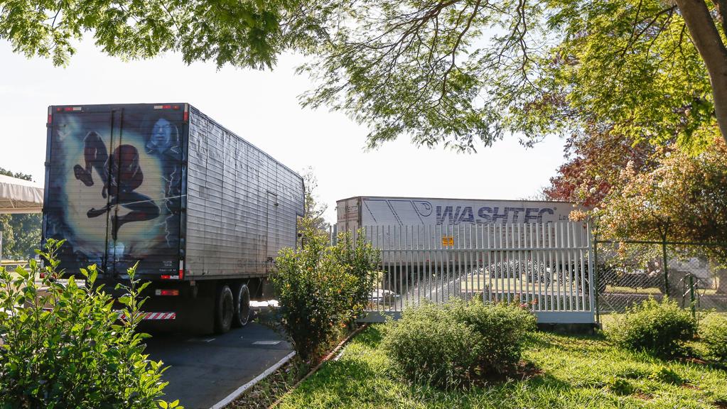 Caminhões chegaram ao Palácio da Alvorada na manhã desta terça-feira (6) | Pedro Ladeira/Folhapress
