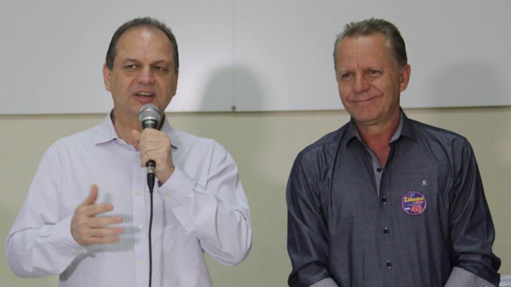 Ministro da Saúde, Ricardo Barros, ao lado de Zanardi (PSB), candidato a prefeito de Marialva. | Reprodução/Facebook