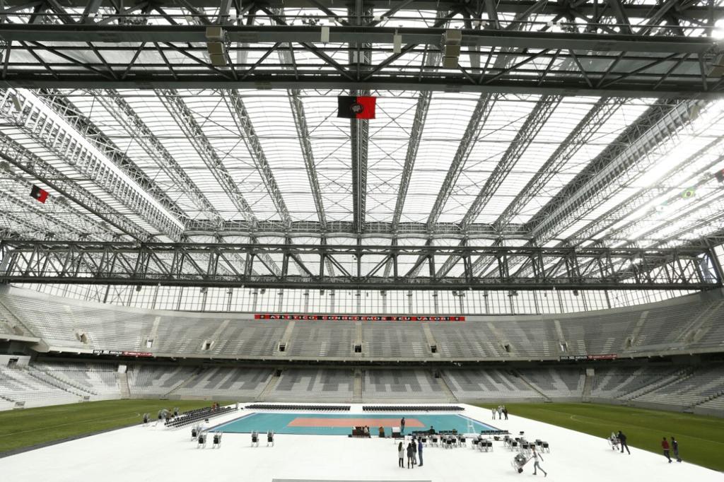 Arena da Baixada recebe a quadra de vôlei para a festa da seleção campeã olímpica. | Hugo Harada/Gazeta do Povo