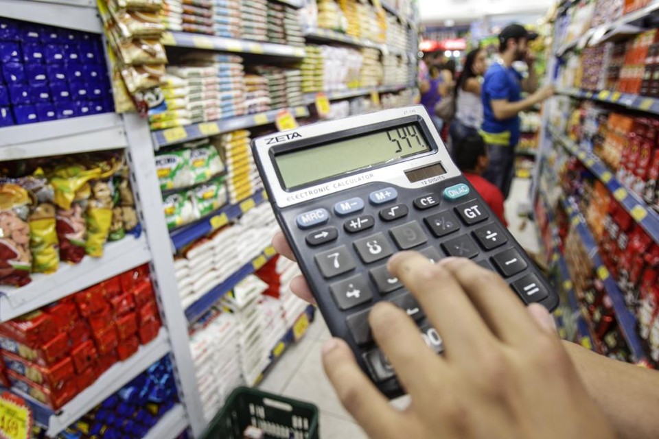 Em agosto, o grupo de alimentos e bebidas desacelerou o aumento de preços e ajudou a segurar a inflação. | Daniel Castellano/Gazeta do Povo