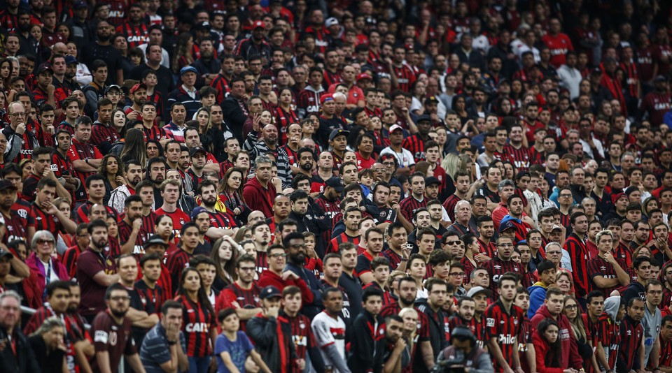 Mesmo com vitória, torcida do Atlético protesta contra Petraglia | Jonathan Campos/Gazeta do Povo