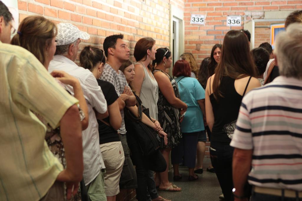 Fila de eleitores em colégio do Uberaba, em Curitiba, na eleição de 2012 | Aniele Nascimento/Gazeta do Povo
