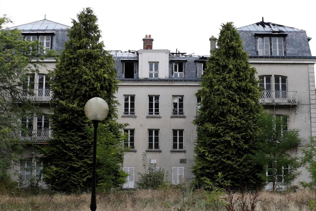 O imóvel escolhido fica na antiga área industrial de Paris e terá capacidade para abrigar até 600 pessoas até o fim de 2016.