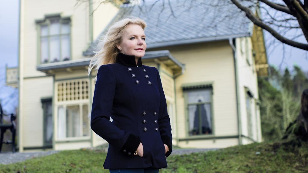 Lucinda Riley: escritora esteve em Curitiba nesta quarta-feira (07) | /Divulgação