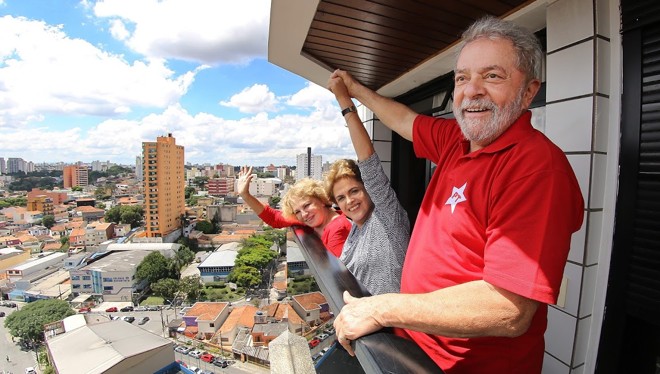 Dilma Rousseff e Lula se reúnem no apartamento do ex-presidente em São Bernardo do Campo (SP), um dia após o ex-presidente depor nas investigações da Operação Lava Jato, em 5 de março de 2016. | Ricardo Stuckert/Instituto Lula