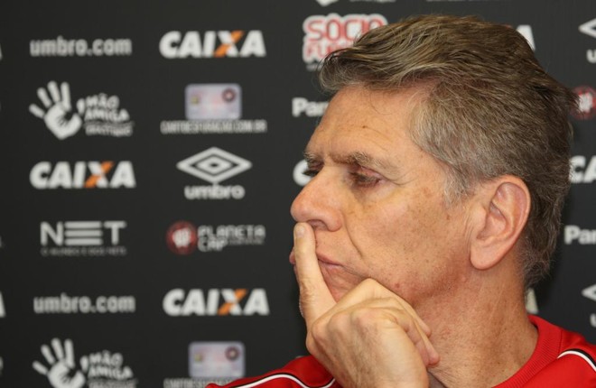 Autuori admite que Atlético precisa melhorar fora de casa. | Aniele Nascimento/Gazeta do Povo