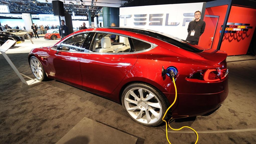 Model S, da Tesla, em exposição do setor automotivo