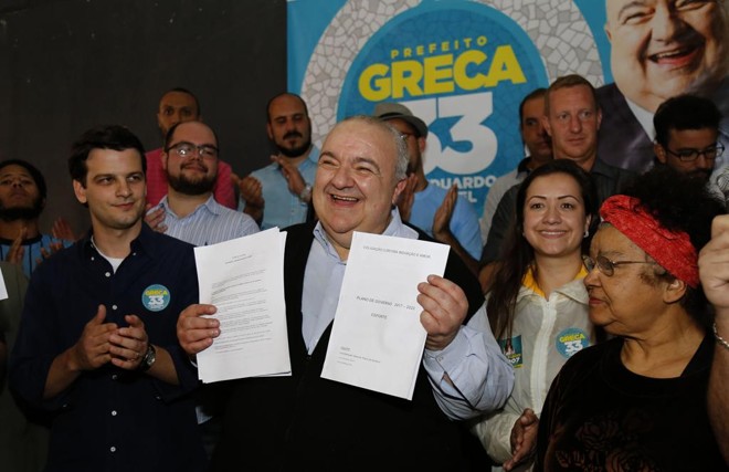 Greca em campanha no Guairacá Cultural, em Curitiba, neste sábado (24) . | Pedro Serapio/Gazeta do Povo