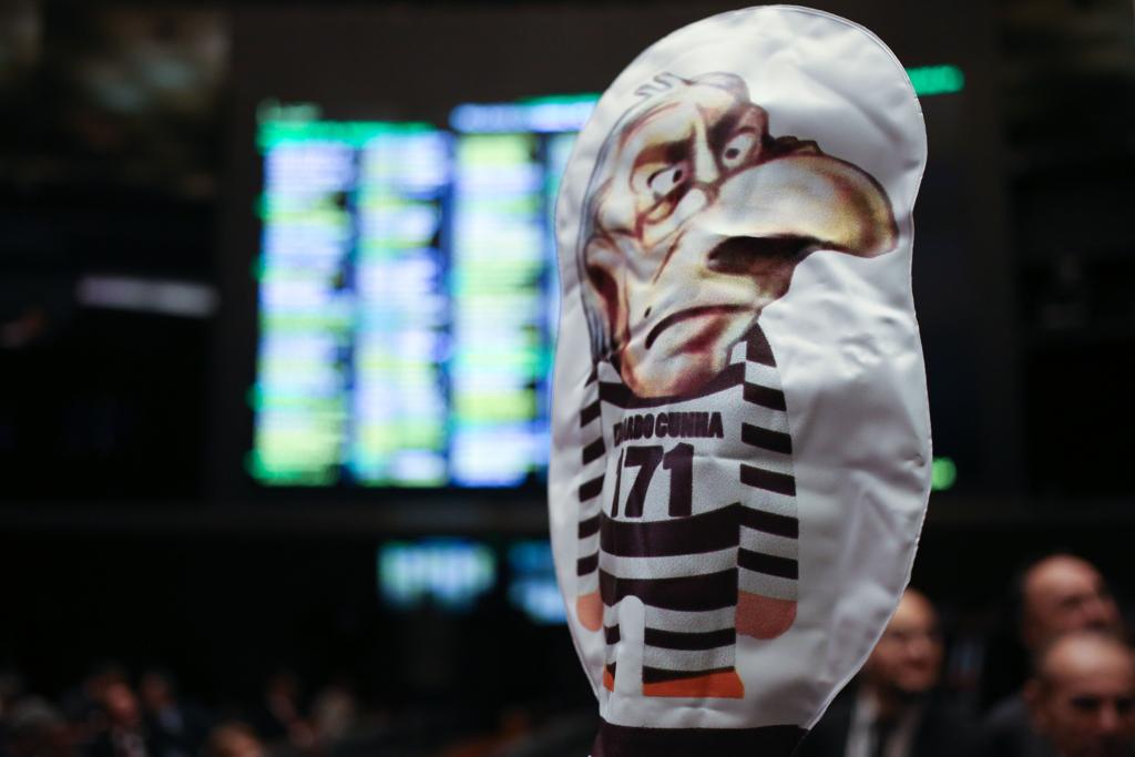 Um “pixuleco” com caricatura de Cunha é exibido na Câmara | Fabio Rodrigues Pozzebom/Agência Brasil