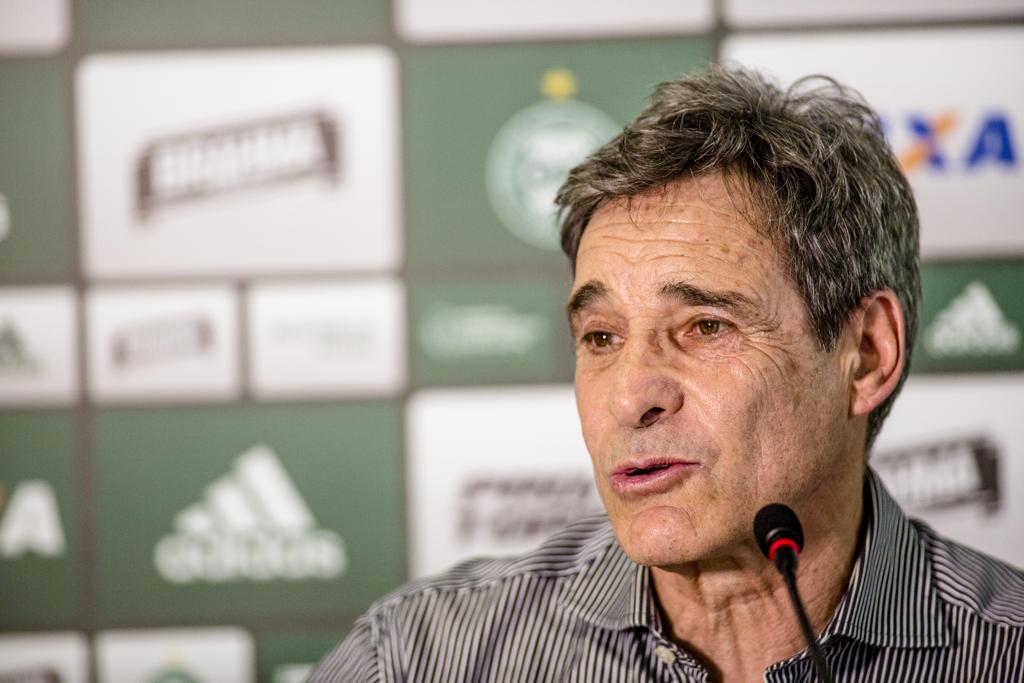 Técnico do Coritiba, Paulo César Carpegiani, escalará força máxima contra o Belgrano. | Lineu Filho/Gazeta do Povo