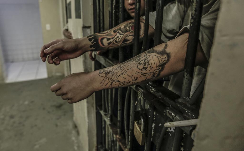 Jovens sentenciados no Cense Curitiba esperam uma vaga no sistema socioeducativo. | Jonathan Campos/Gazeta do Povo