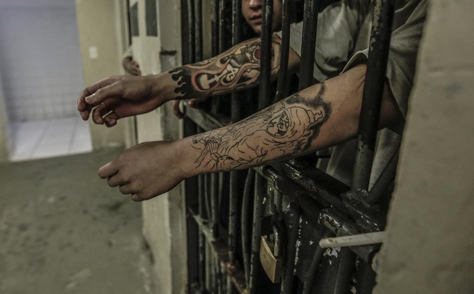 Jovens sentenciados no Cense Curitiba esperam uma vaga no sistema socioeducativo. | Jonathan Campos/Gazeta do Povo
