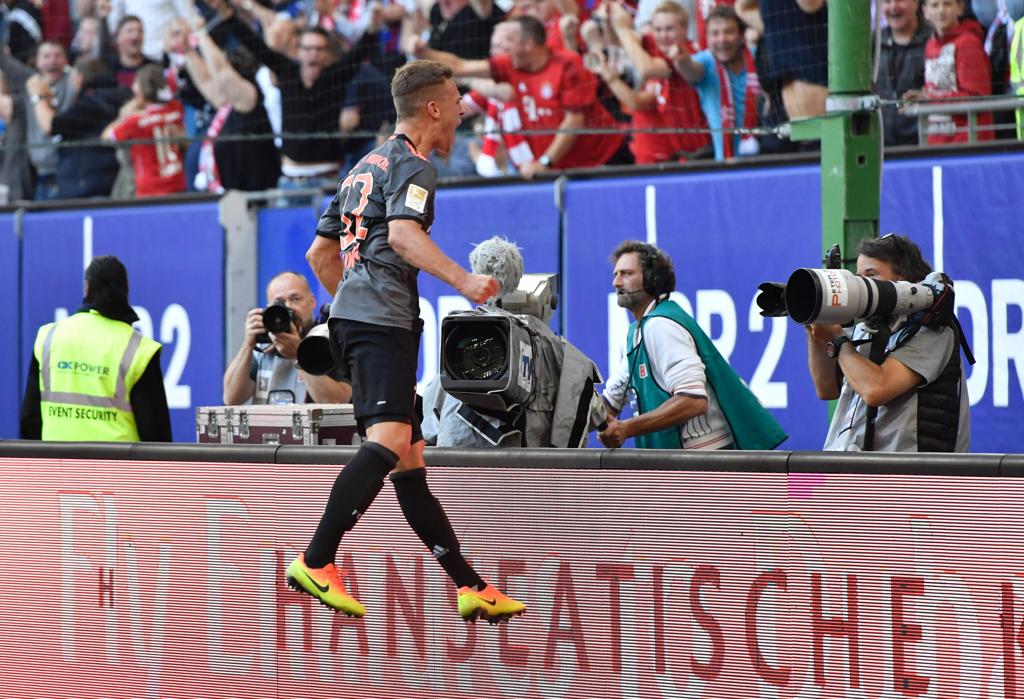 Joshua Kimmich comemora gol que garantiu mais uma vitória do Bayern de Munique na Bundesliga | JOHN MACDOUGALL/AFP