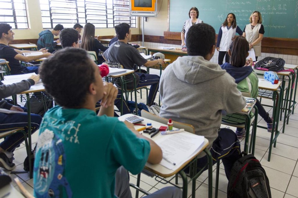 Flexibilização do currículo e turno integral estão entre as principais mudanças para o ensino médio. | Henry Milleo/Gazeta do Povo
