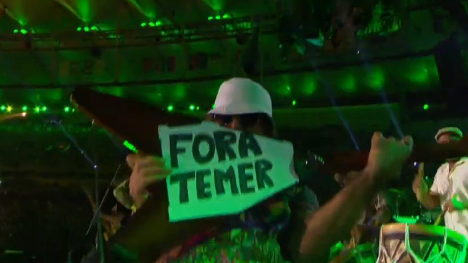 Músico protesta com Fora Temer no encerramento da Paralímpiada | /Reprodução