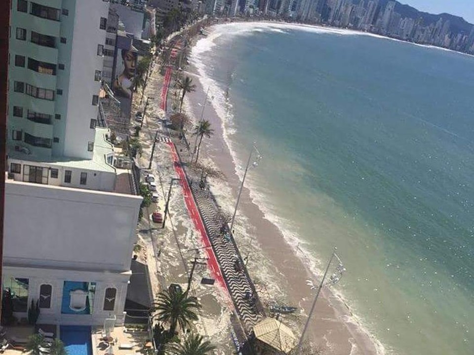 Orla de Balneário Camboriú Foto enviada pelo leitor William Araújo Roberto (@williamdespachante) com a #japragazeta na quinta-feira (15) | /