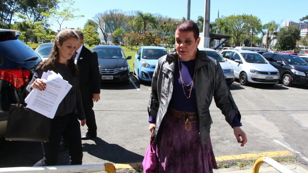 Virgínia chega para interrogatório na Segunda Vara do Tribunal do Júri | Atila Alberti/Tribuna do Paraná