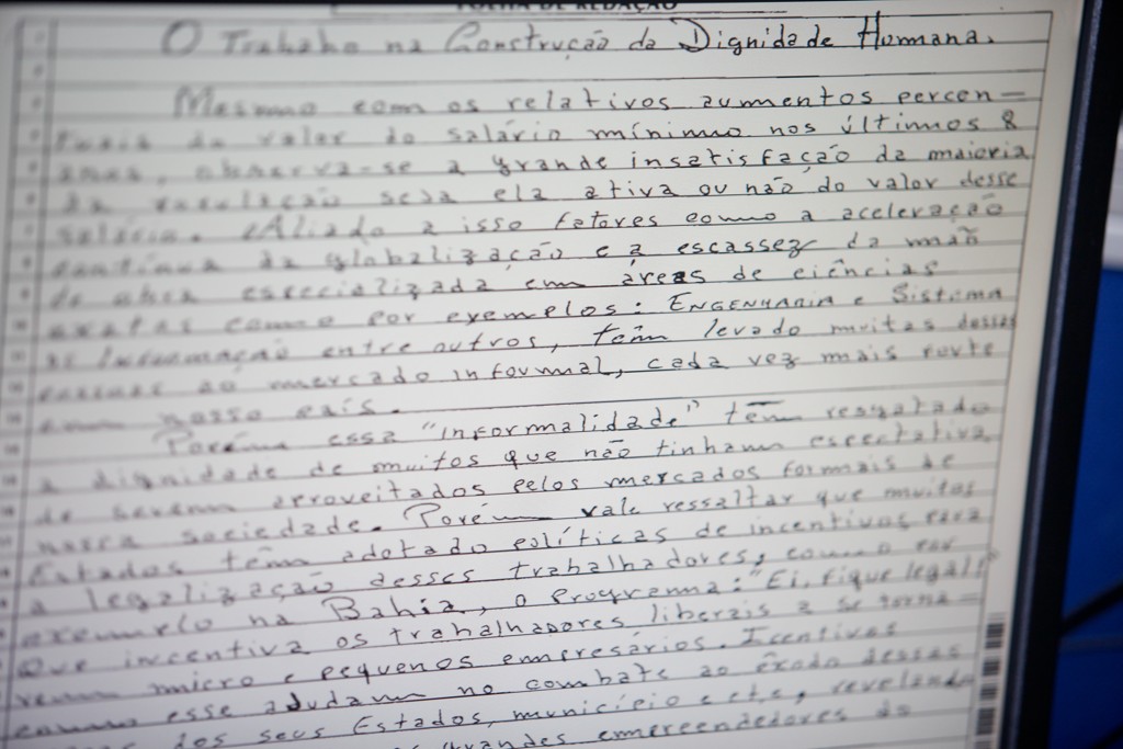 Redação do Enem pede resolução de problema e argumentação sólida.