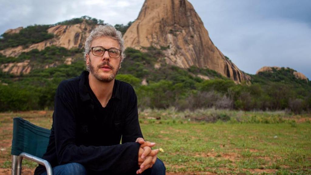 O diretor durante as filmagens de “deserto”. | Acervo Pessoal/