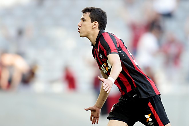 Pablo comemora o segundo gol do Atlético diante do Inter. | Albari Rosa/Gazeta do Povo