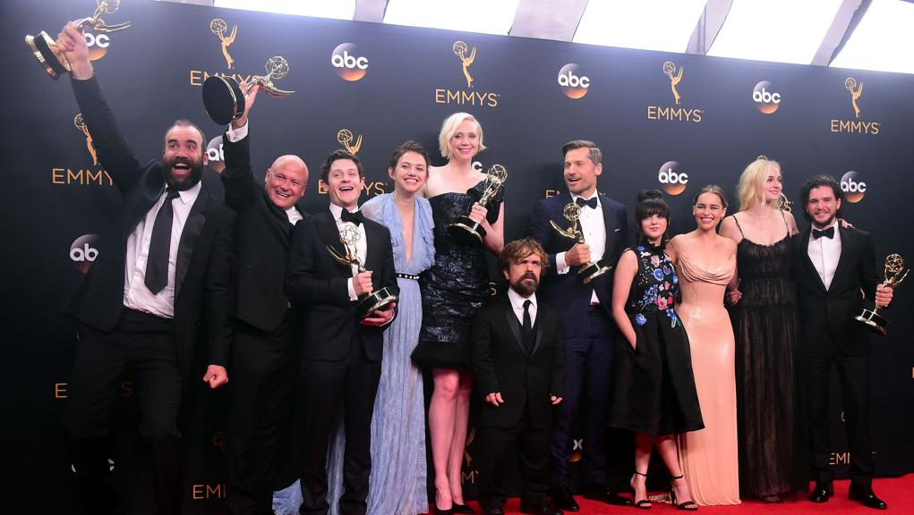 Elenco e produtores comemoram a premiação | FREDERIC J BROWN/AFP