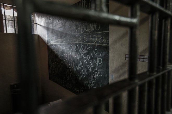 A saudade da família é uma marca forte nos adolescentes que ficam apreendidos nas unidades de socioeducação. | Jonathan Campos/Gazeta do Povo