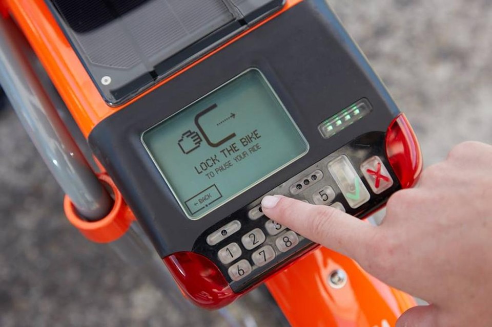 Com smartbikes, Portland (EUA) libera o usuário para estacionar onde quiser, já que o computador consegue localizar onde o veículo está estacionado | Divulgação/Biketown Portland Bike Share