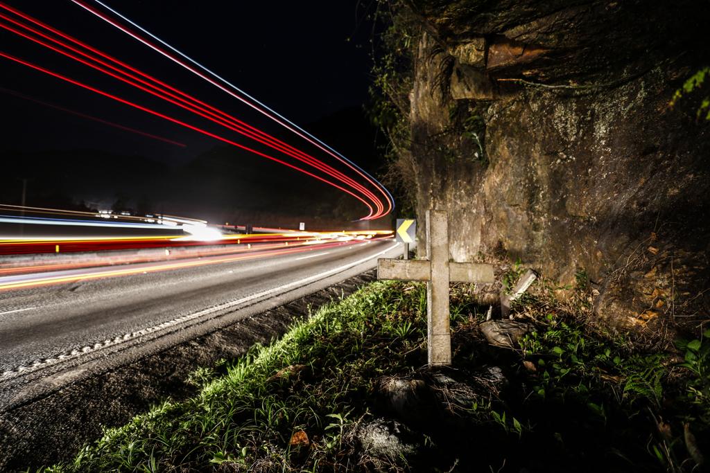 Motoristas ainda desrespeitam as leis de trânsito e colocam outras vidas em risco | Daniel Castellano/Gazeta do Povo