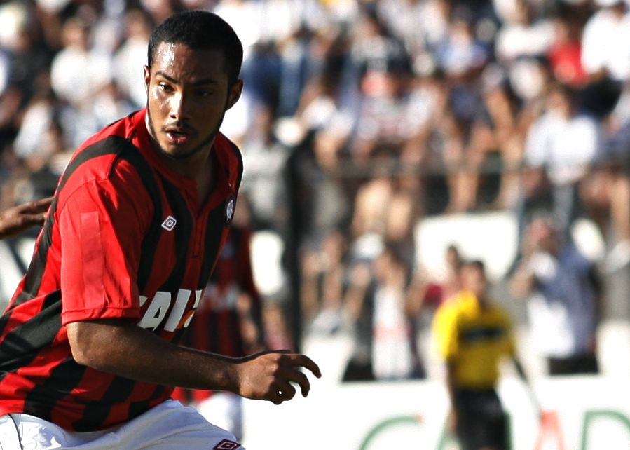 Guilherme Schettine foi relacionado para enfrentar o Santos | /