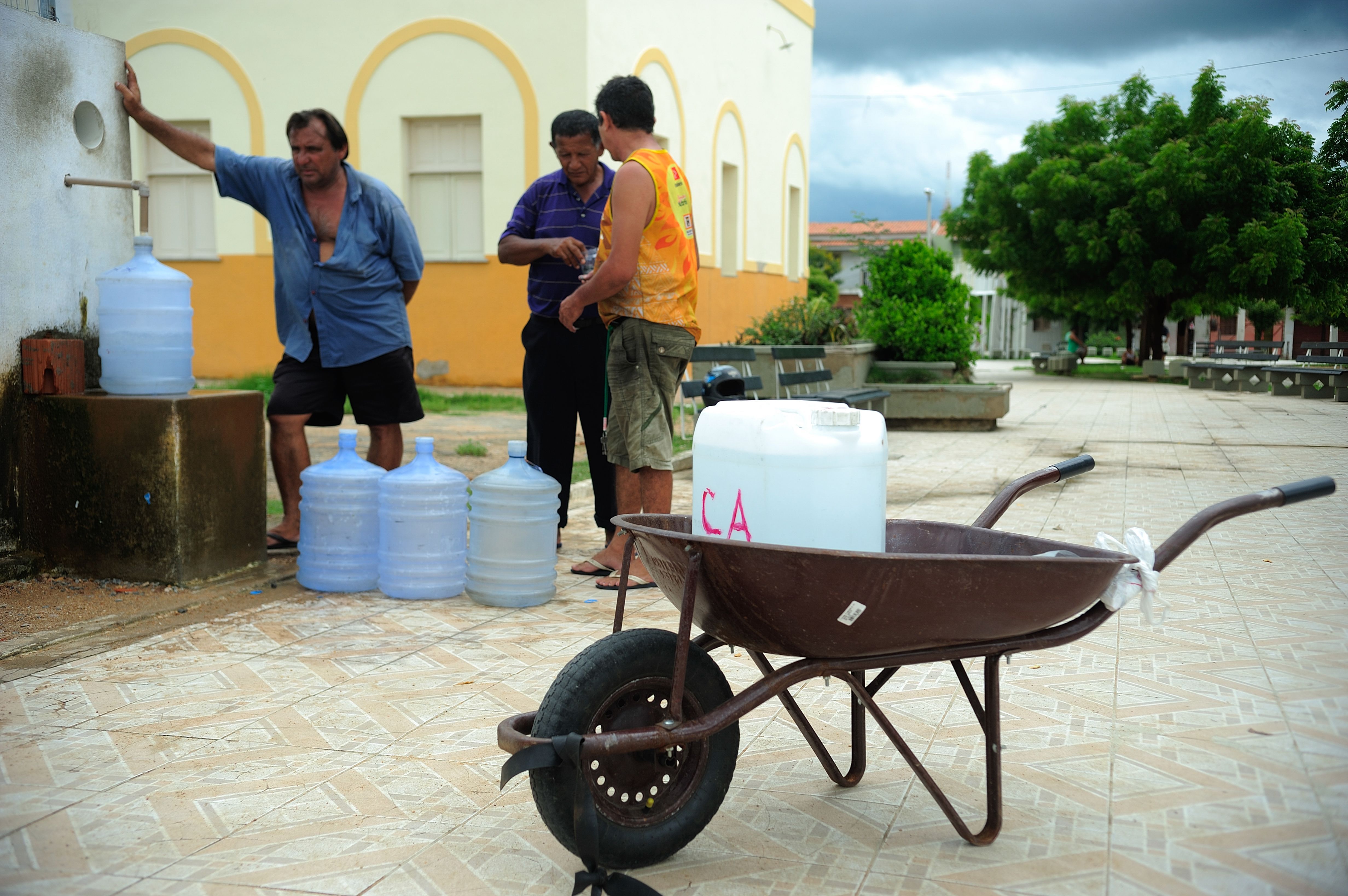 Seca no Ceará impulsiona ‘comércio da água’. No estado, mais da metade dos 151 reservatórios já secou ou tem menos de 10% da capacidade, | Fernando Frazão/ Agência Brasil