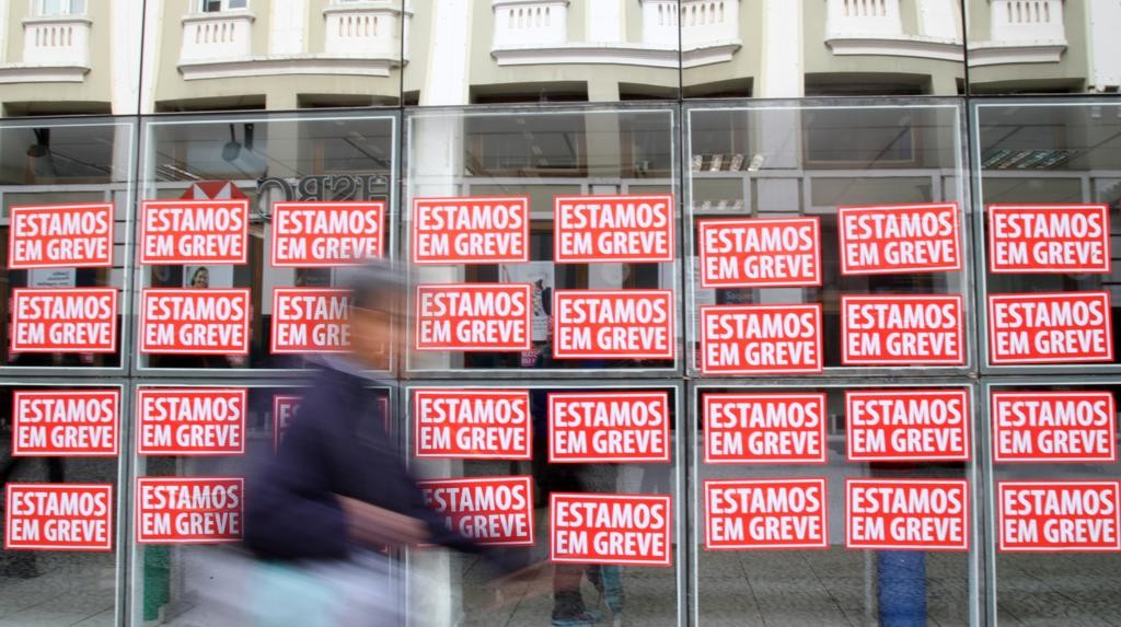 Greve dos bancos: adesão ao movimento aumentou nesta  quinta(8). Em Curitiba, as agências já não abririam normalmente por causa do feriado municipal.