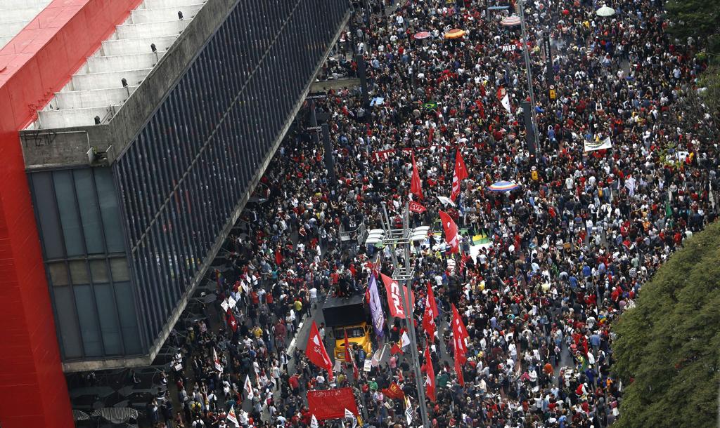 Manifestação do “Fora Temer” em São Paulo, neste domingo (4) | MIGUEL SCHINCARIOL/AFP