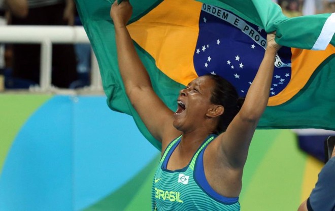 Shirlene Coelho comemora o bicampeonato paralímpico | Foto: CPB/