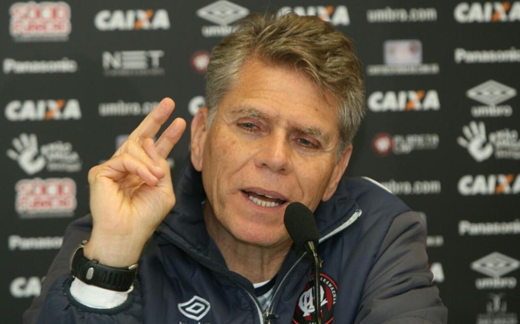 Paulo Autuori admite que Atlético precisa ser mais agressivo fora de casa. | Aniele Nascimento/Gazeta do Povo