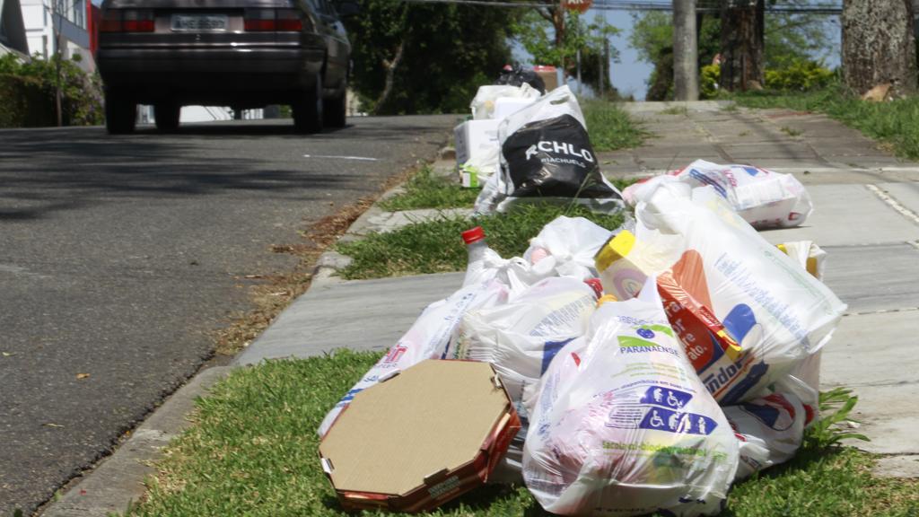 Descarte de lixo em Curitiba: moradores precisam ficar atentos aos horários das coletas | Aniele Nascimento/Gazeta do Povo