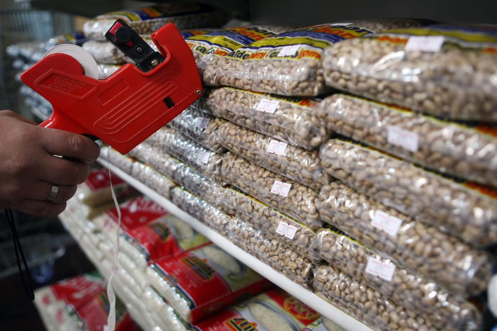 Queda na produção de feijão,especialmente o carioca, fez índice que mede estoques nos supermercados cair. | ALBARI ROSA/ALBARI ROSA