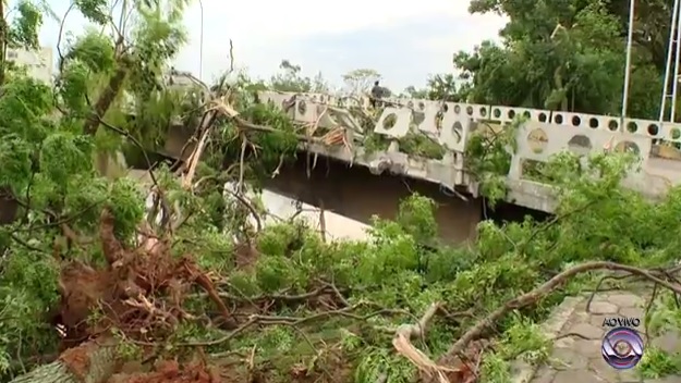 Margens do Rio Tubarão, em Santa Catarina. Cidade foi uma das mais afetadas pelo fenômeno | RBS TV/Reprodução