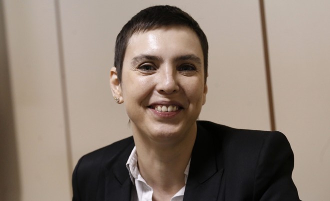 A cantora recebeu a reportagem da Gazeta do Povo durante o lançamento do livro “Pra que é que serve uma canção como essa?”, da editora Bazar do Tempo, na Fnac | Pedro Serapio/Gazeta do Povo